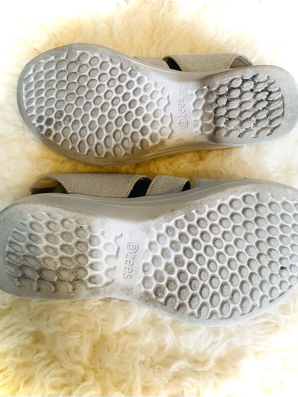 Bzees Finale Wedge Sling back Wedge Sandal Machine Washable Silver Sparkle 6M - Picture 12 of 12